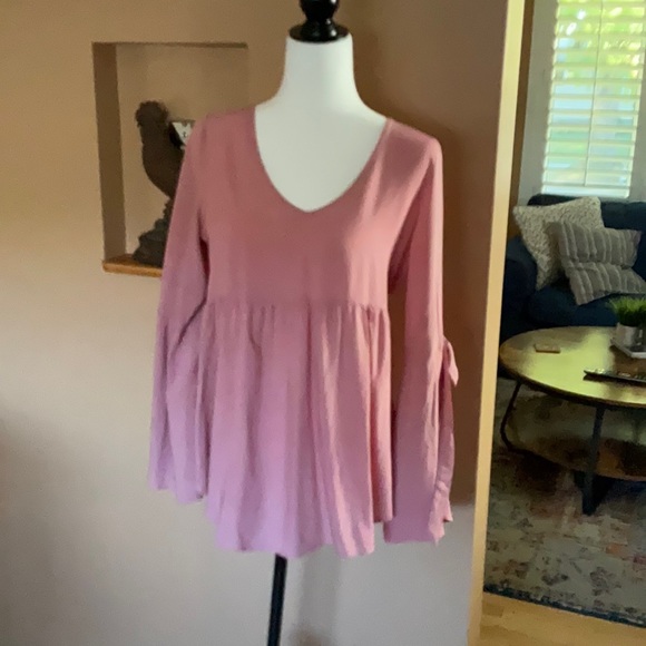 Pink pink to make the boys wink. Soft top with bell sleeves. - Picture 1 of 2